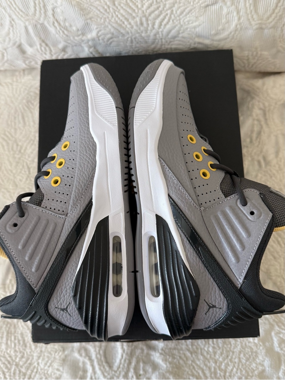 Jordan Max Aura 5 GS Cement Grey (DZ4352-007) Size 5Y Women's 6.5
